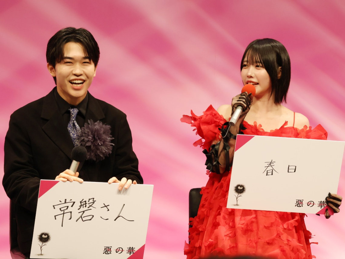 4月9日深夜スタートのドラマ「惡の華」の会見に出席したダブル主演の鈴木福さん（左）とあのさん