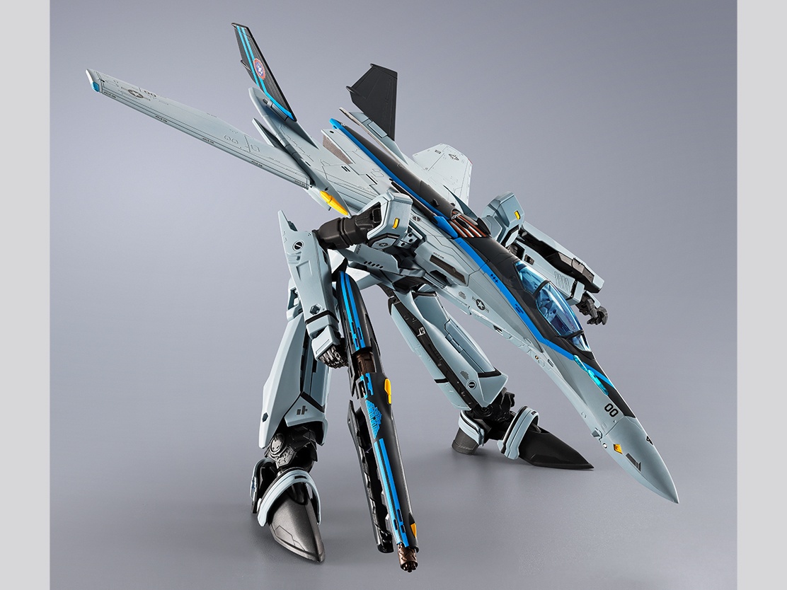 「マクロス」シリーズと「トップガン マーヴェリック」がコラボした玩具「DX超合金 VF-25 メサイアバルキリー トップガン マーヴェリックVer.」　TM ＆（C）2026 Paramount Pictures. All Rights Reserved.（C）2007 BIGWEST／MACROSS F PROJECT・MBS