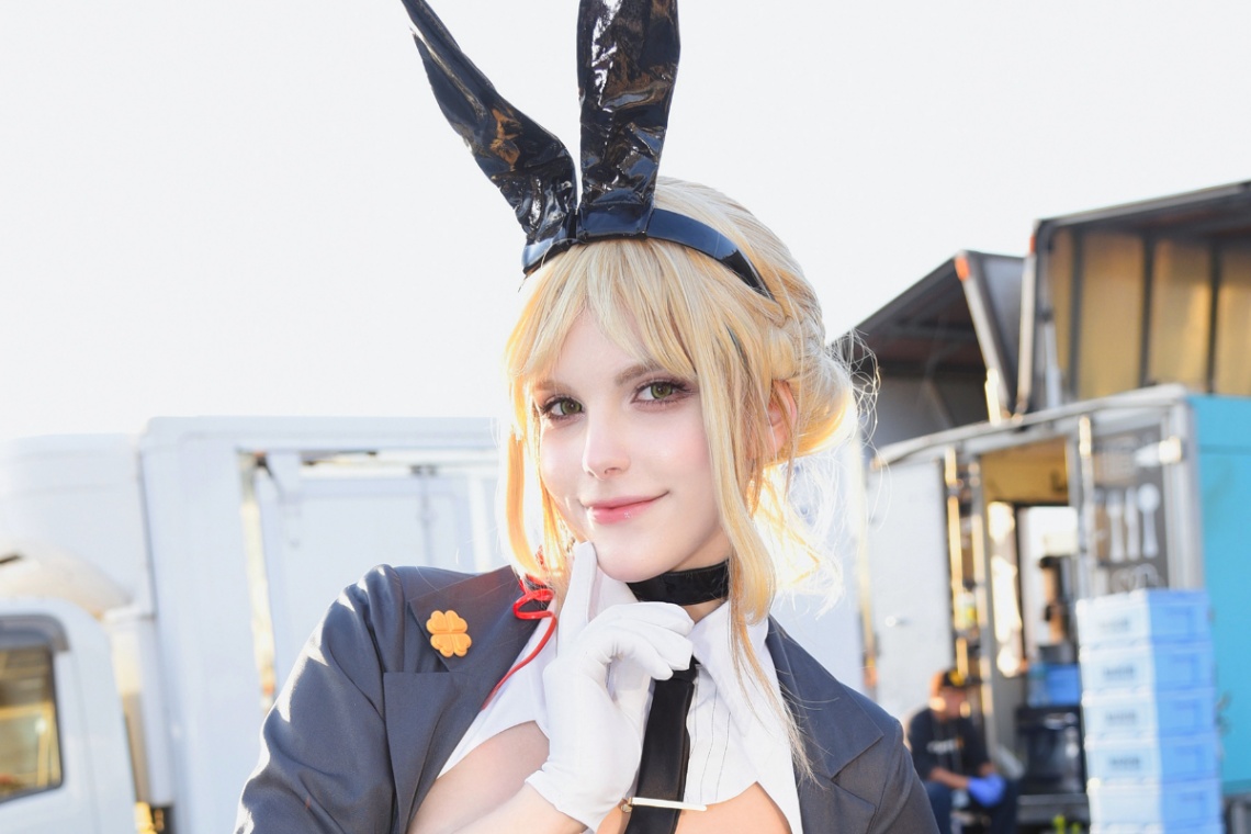 「勝利の女神：NIKKE」エードのコスプレを披露したネトーチカさん