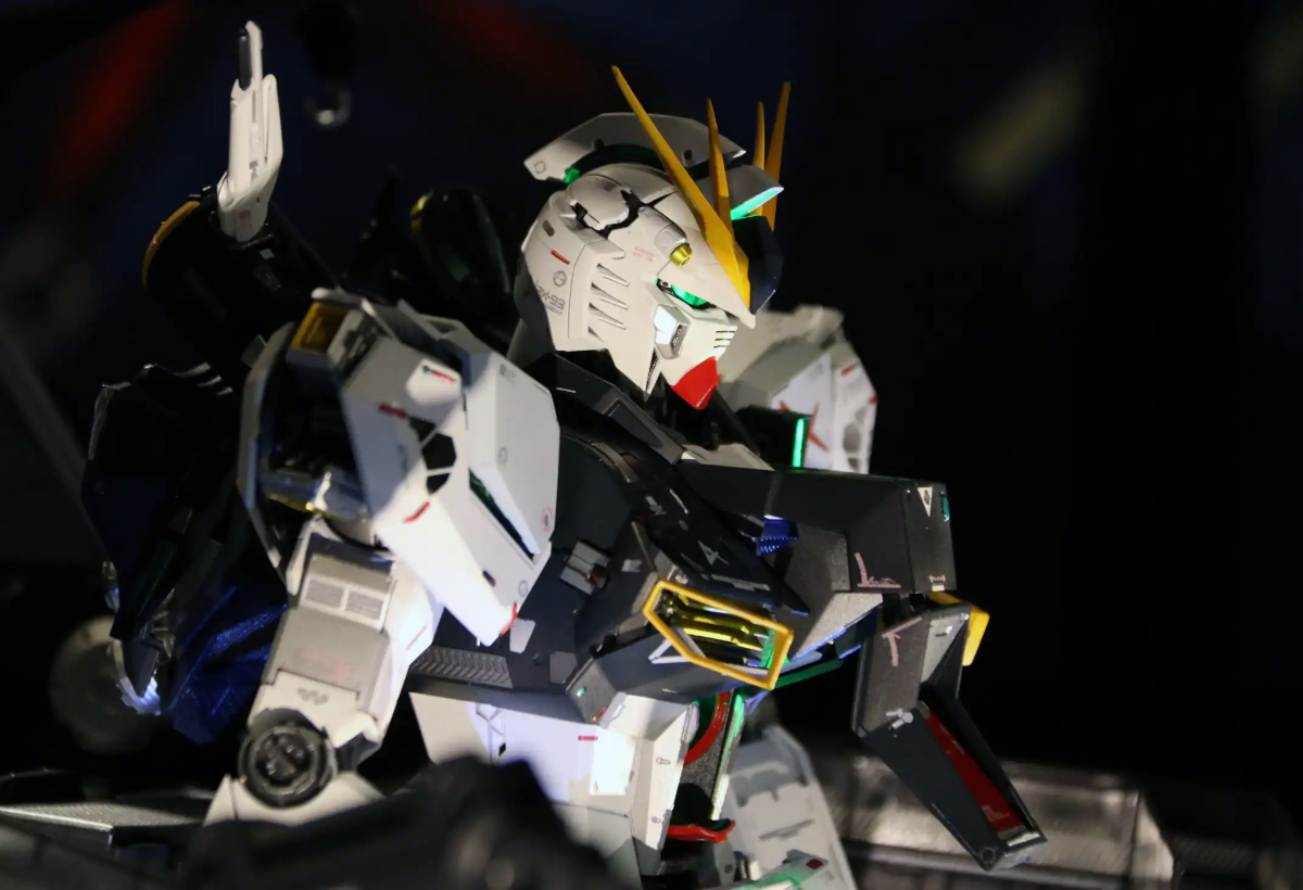 「機動戦士ガンダム 逆襲のシャア」のνガンダムのフィギュア「METAL STRUCTURE 解体匠機 RX-93 νガンダム」