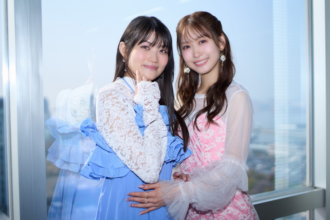 アニメ「逃がした魚は大きかったが釣りあげた魚が大きすぎた件」に出演する早見沙織さん（左）と芹澤優さん