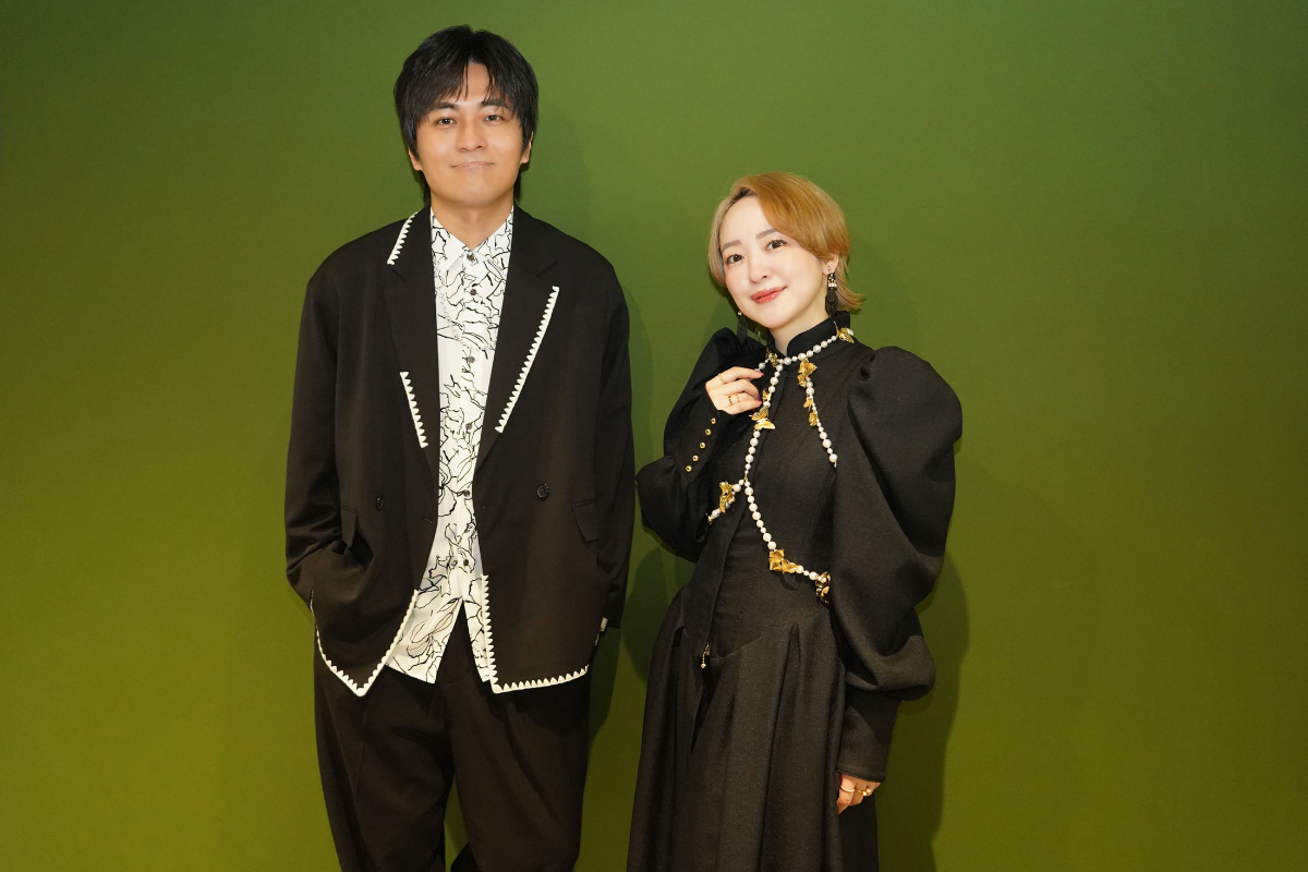 アニメ「だんでらいおん」に出演する丹波鉄男役の小林親弘さん(左)と黒鉄美咲役の潘めぐみさん