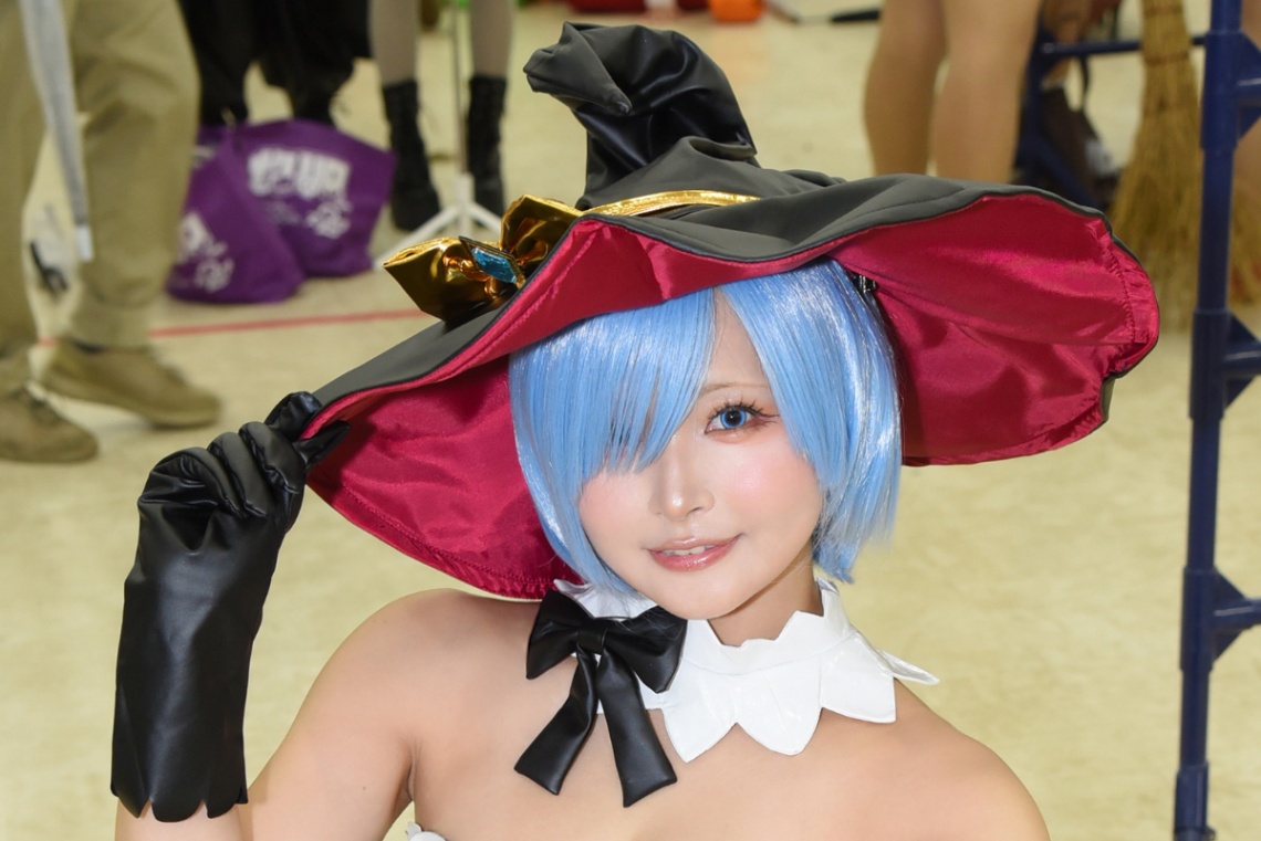 「Re：ゼロから始める異世界生活」のレムのコスプレを披露した天音ありぃさん