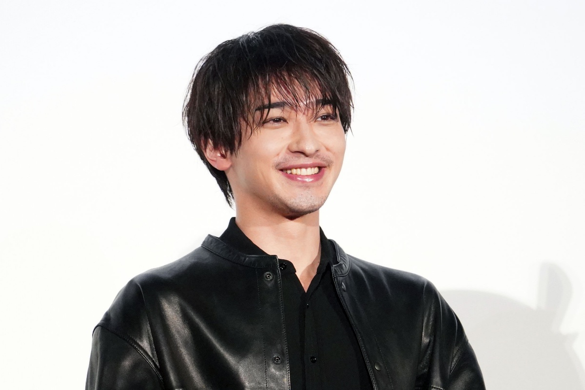 アニメ「名探偵コナン ハイウェイの堕天使」の公開記念舞台あいさつに登場した横浜流星さん