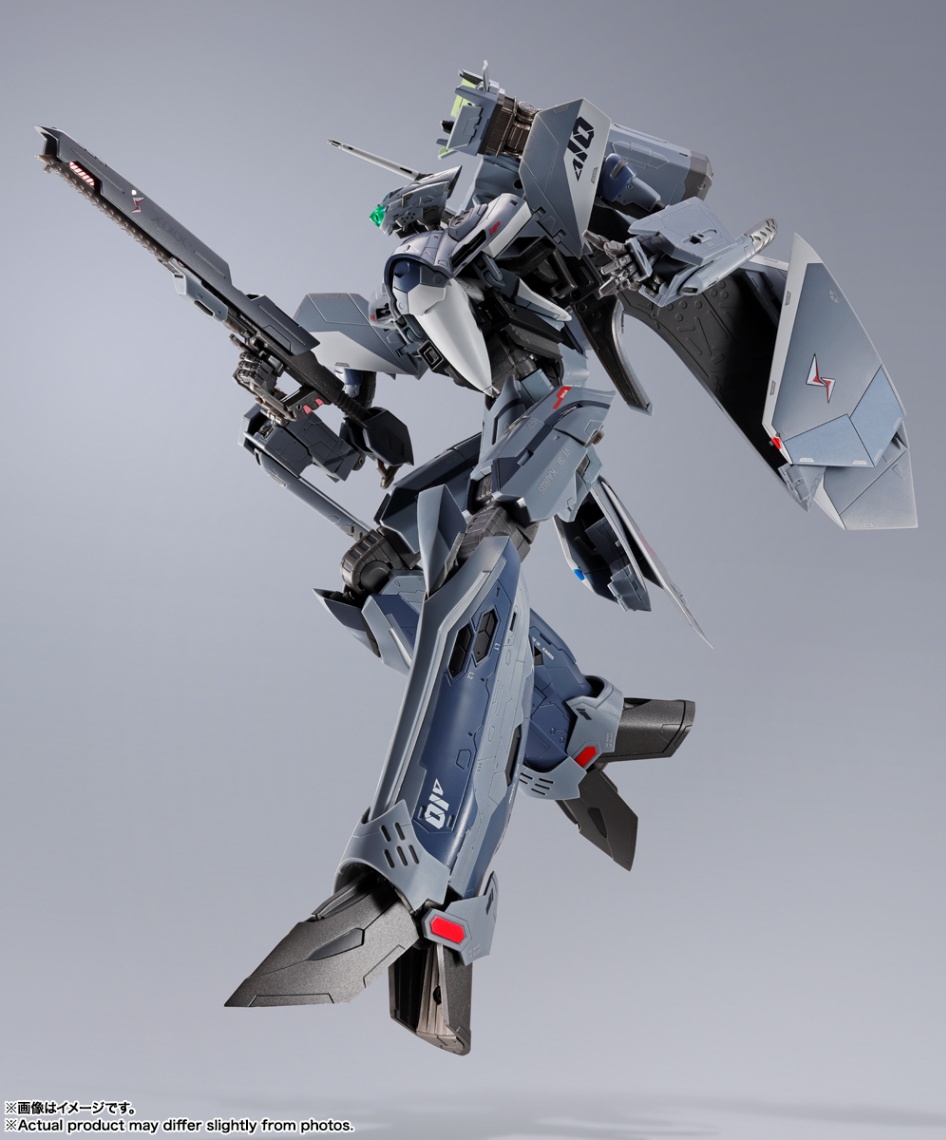 「マクロスΔ」の玩具「DX超合金 VF-31A カイロス マクロスΔ10th Anniv.」（C）2015 BIGWEST