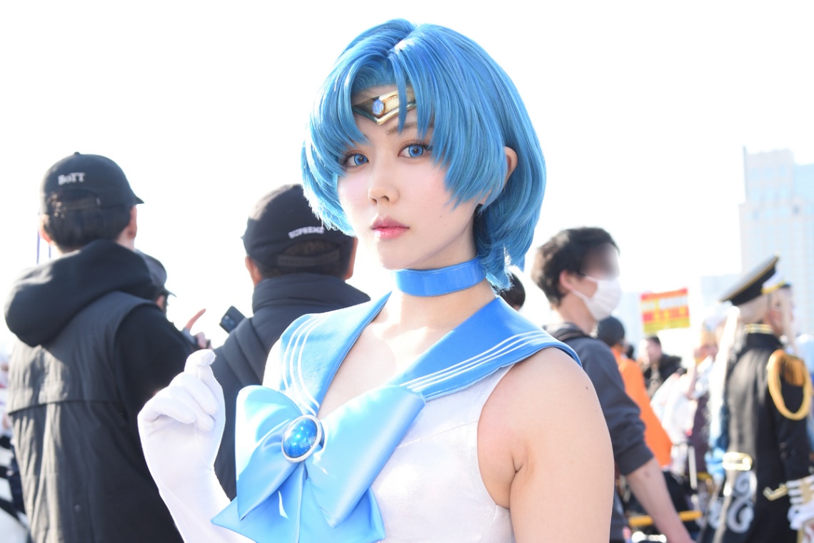 「美少女戦士セーラームーン」のセーラーマーキュリーのコスプレを披露したとよ様さん