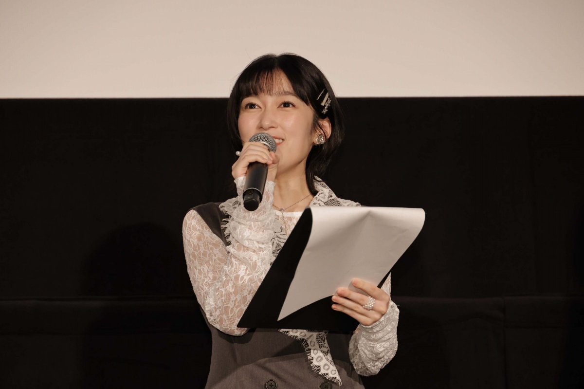 アニメ「最終楽章 響け！ユーフォニアム」の前編の完成披露上映会に登場した黒沢ともよさん