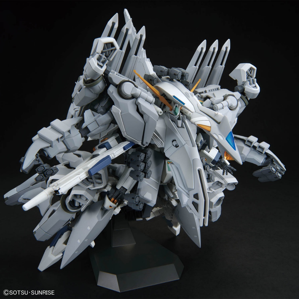 「機動戦士ガンダム 閃光のハサウェイ キルケーの魔女」のアリュゼウスのガンプラ「HG 1／144 アリュゼウス」（C）創通・サンライズ