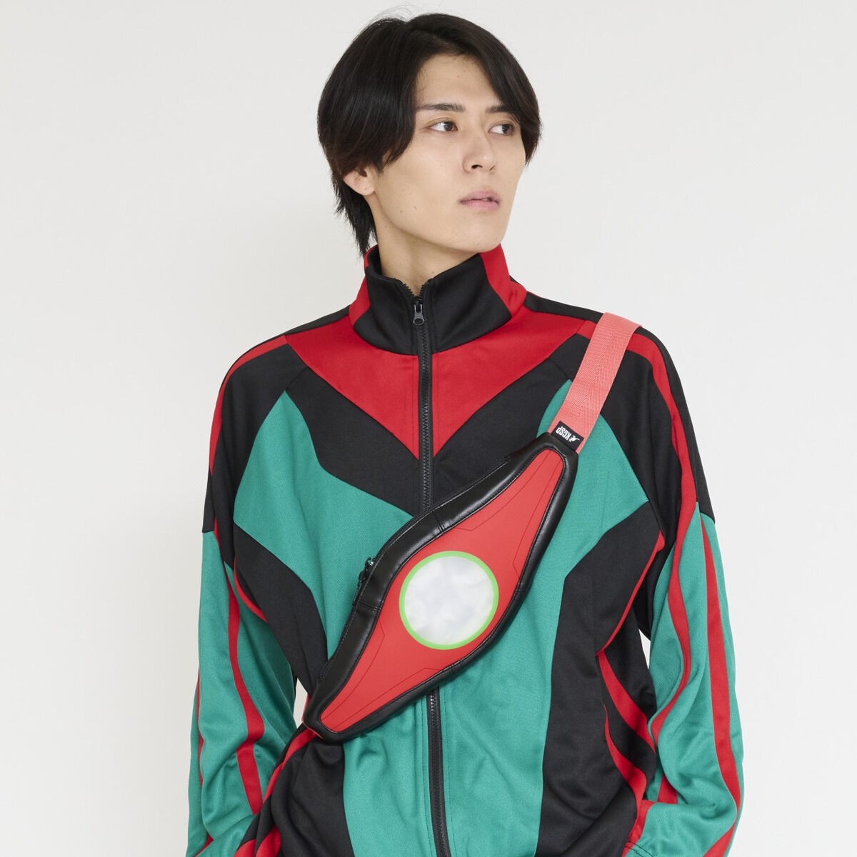「仮面ライダーゼッツ」のスリングバッグ「仮面ライダーゼッツ×KANGOL SPORT（カンゴールスポーツ）　スリングバッグ」（C）2025 石森プロ・テレビ朝日・ADK EM・東映