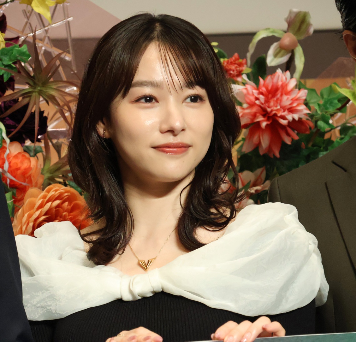 ドラマ「余命3ヶ月のサレ夫」の会見に登場した桜井日奈子さん
