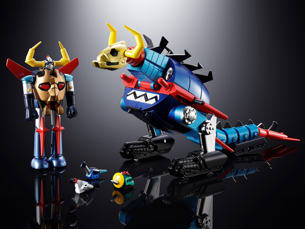 「大空魔竜ガイキング」のガイキングと大空魔竜の玩具「超合金 大空魔竜＆ガイキング」（C）東映アニメーション