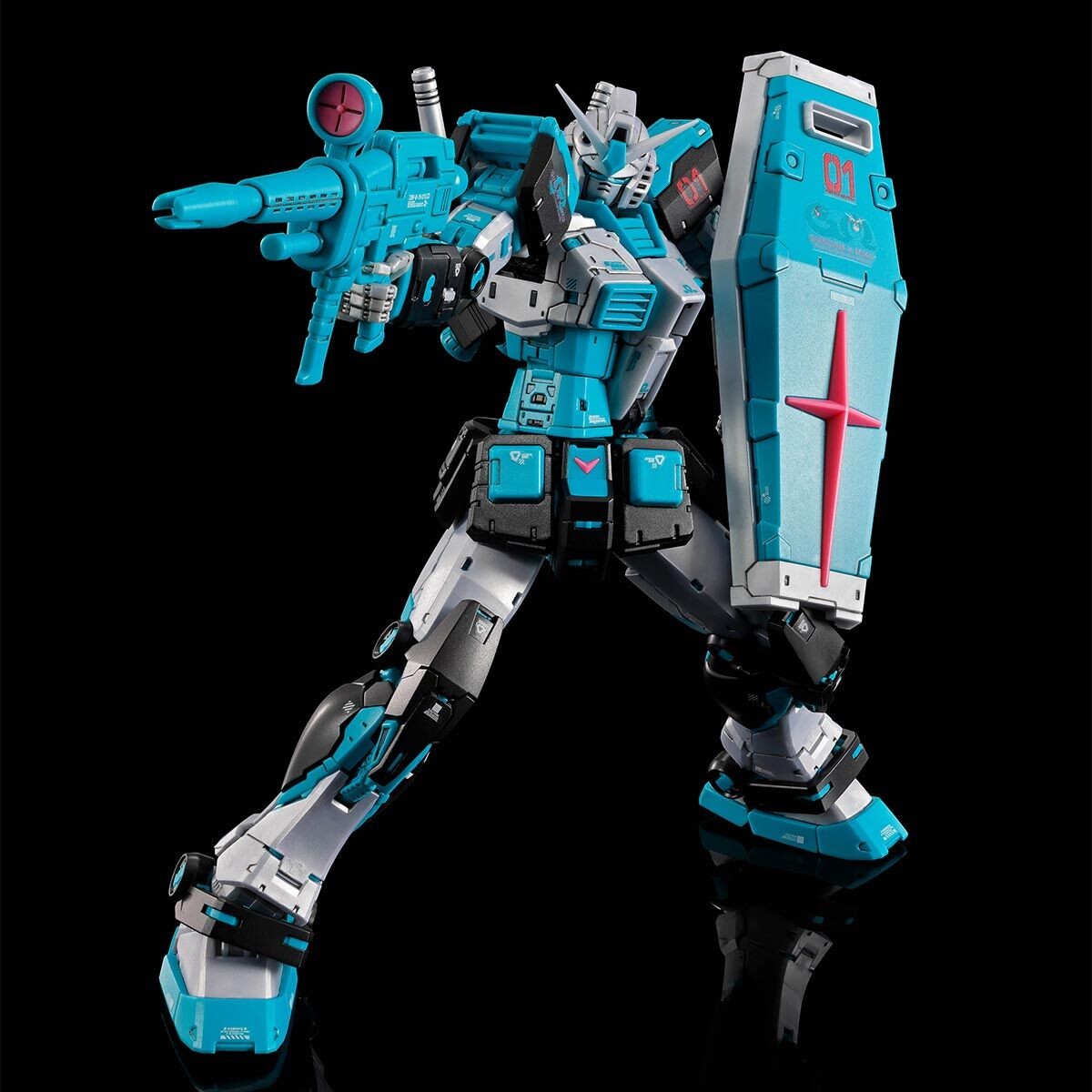「ガンダム」シリーズと初音ミクがコラボしたガンプラ「RG 1／144 RX-78-2 ガンダム Ver.2.0 ［初音ミクVer.］」（C）創通・サンライズ（C）Crypton Future Media，INC. www.piapro.net