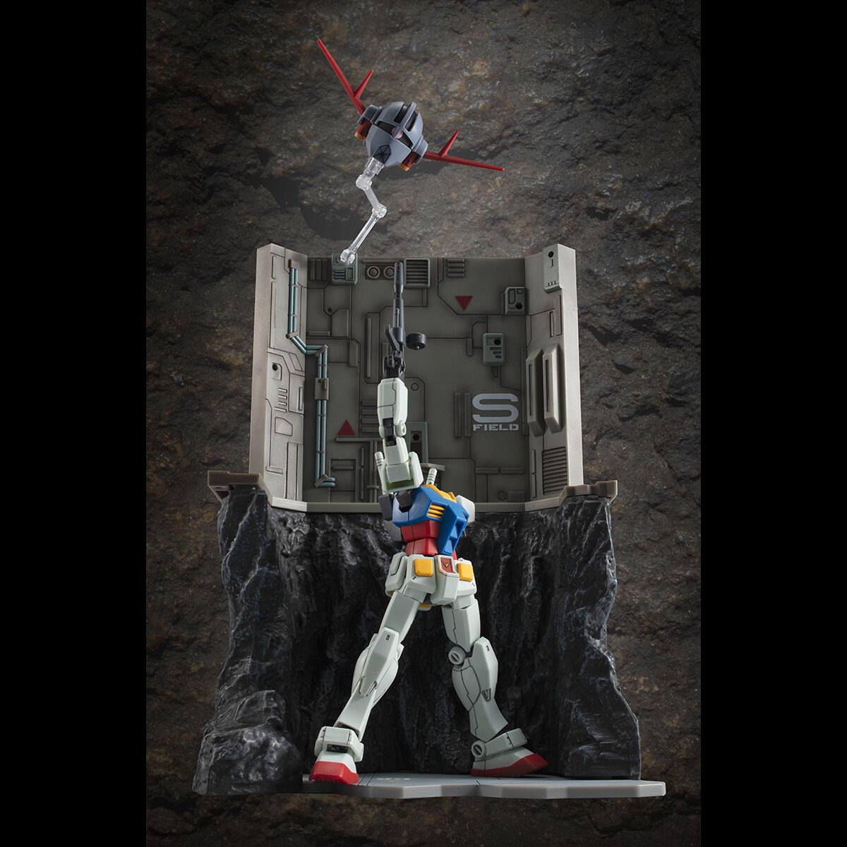 「機動戦士ガンダム」の最終話「脱出」の名場面ラストシューティングを再現できるジオラマ「RMS 機動戦士ガンダム（HGシリーズ用） Gストラクチャー【GS03M】ラストシューティング（マテリアルカラーエディション）」（C）創通・サンライズ