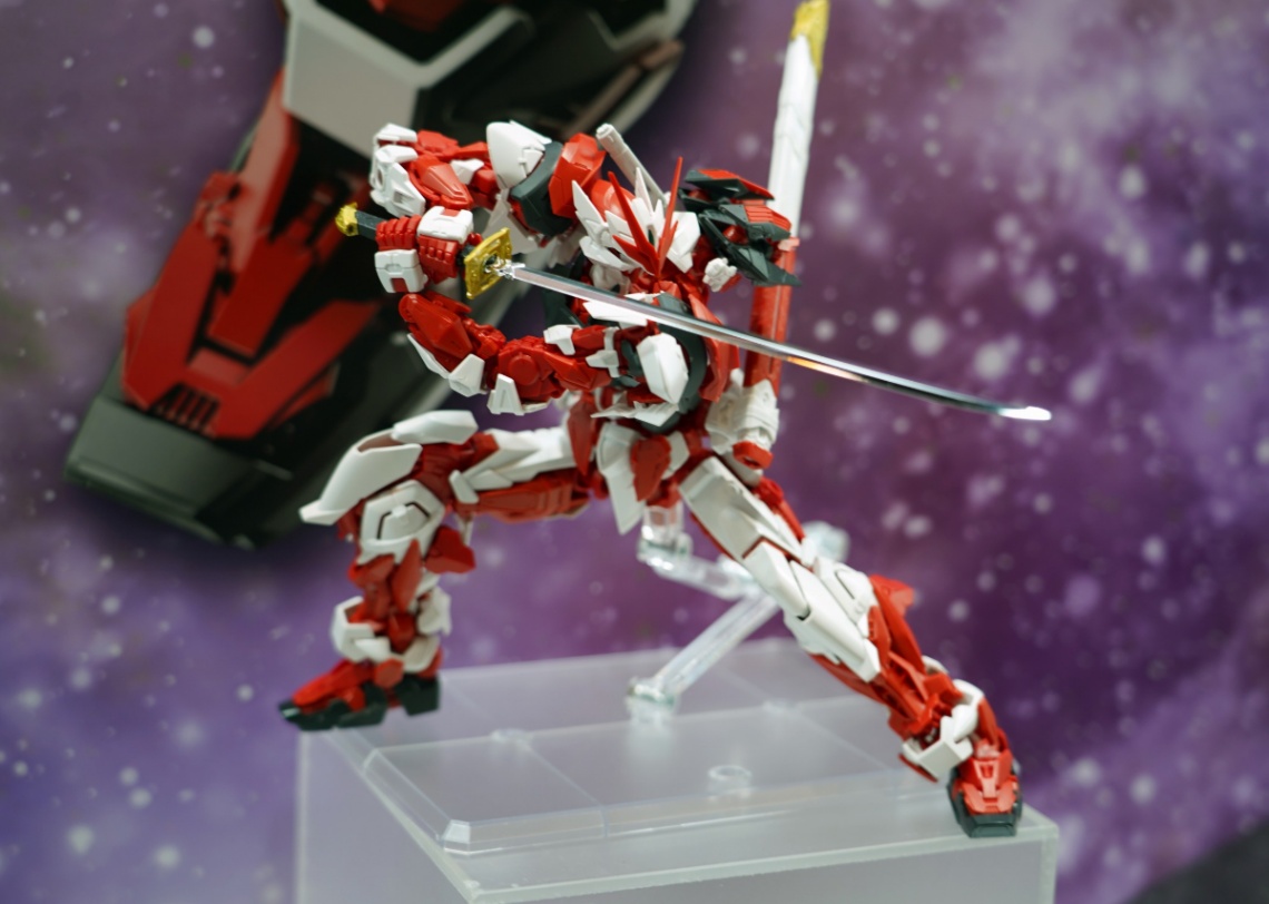 「機動戦士ガンダムSEED FREEDOM ASTRAY」のガンダムリバティアストレイレッドフレームのガンプラ「MG 1／100 ガンダムリバティアストレイレッドフレーム」