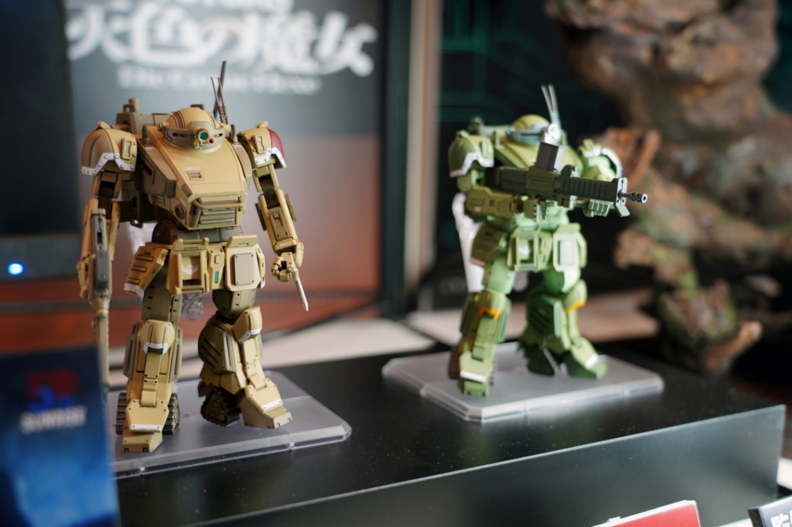 「装甲騎兵ボトムズ 灰色の魔女（ヘクセ）」のプラモデル「HG スコープドッグ 灰色の魔女［デザートカラー］（仮）」