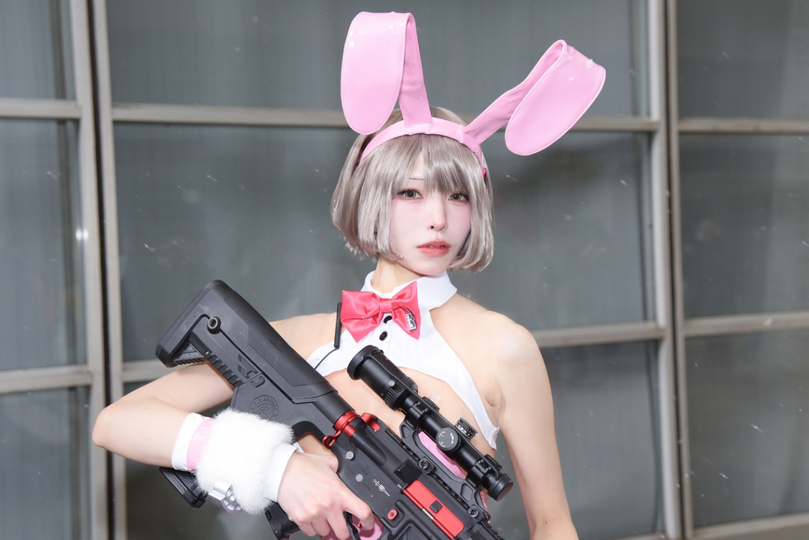 「勝利の女神：NIKKE」のミルクのコスプレを披露したらいむぎさん