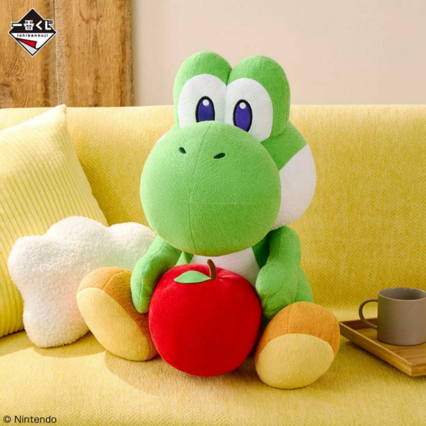 「スーパーマリオ」シリーズのスピードくじ「一番くじ スーパーマリオ with YOSHI」のぬいぐるみ「おおきなヨッシーのぬいぐるみ with りんご」（C）Nintendo