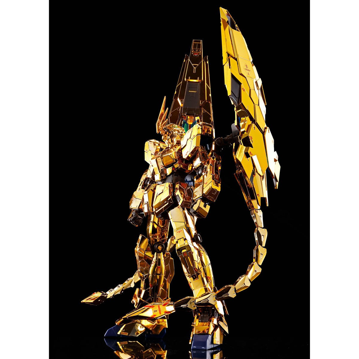 「機動戦士ガンダムNT」のユニコーンガンダム3号機 フェネクスのガンプラ「RG 1／144 ユニコーンガンダム3号機 フェネクス（ナラティブVer.）」（C）創通・サンライズ