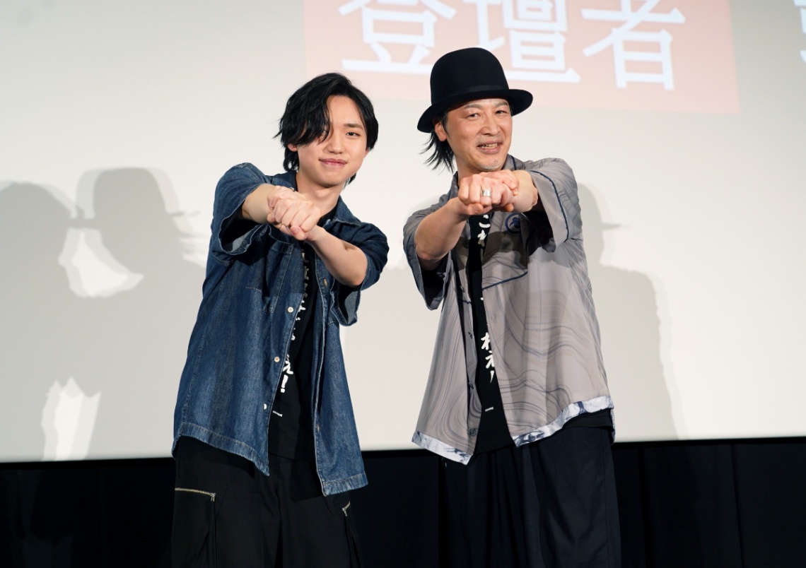 アニメ「鎧真伝サムライトルーパー」の上映会「若と一緒 上映会」に登場した石橋陽彩さん（左）と鳥海浩輔さん