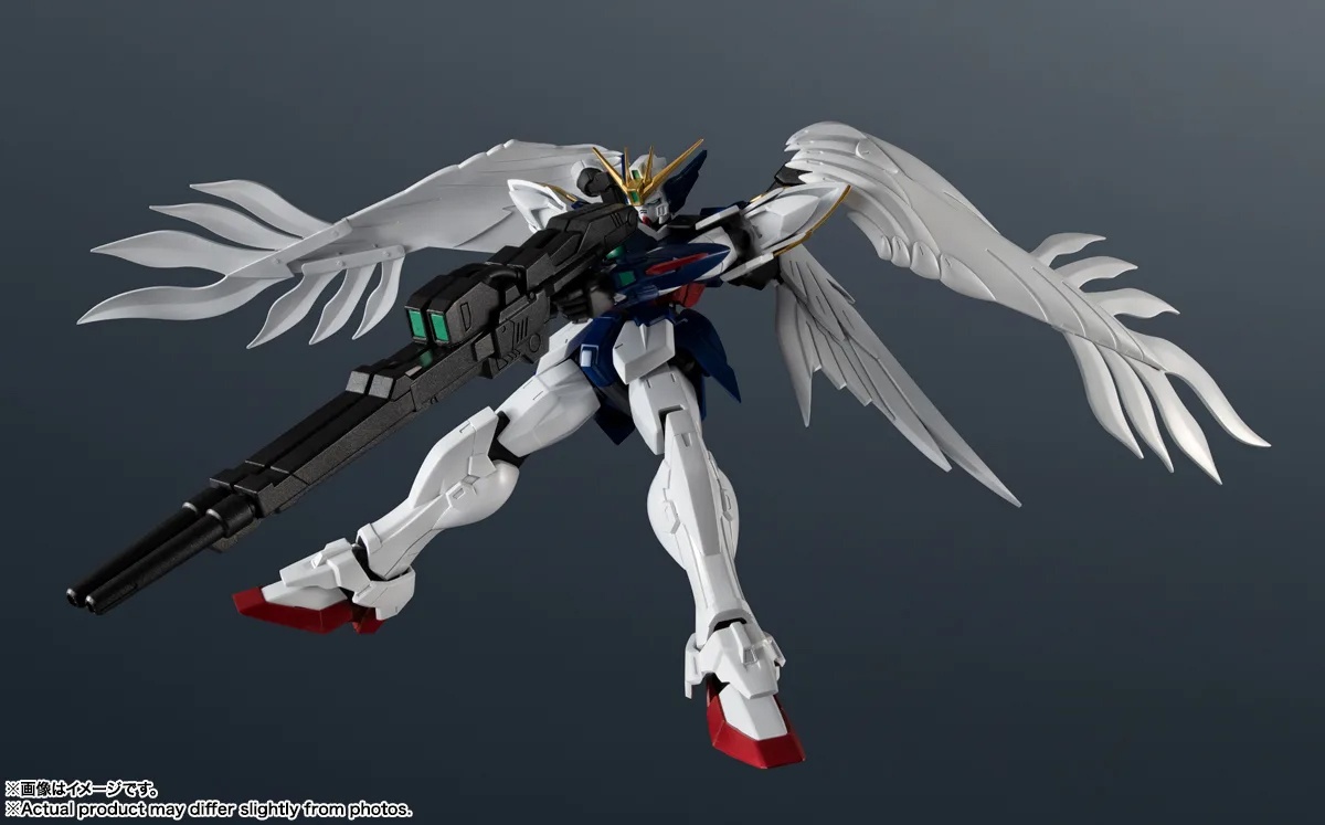 「新機動戦記ガンダムW Endless Waltz」のウイングガンダムゼロ(EW)のフィギュア「GUNDAM UNIVERSE XXXG-00W0 WING GUNDAM ZERO(EW)RENEWAL」(C)サンライズ