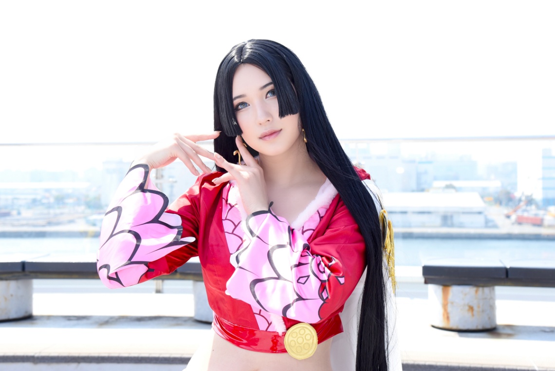 「ONE PIECE」のボア・ハンコックのコスプレを披露したLicoさん