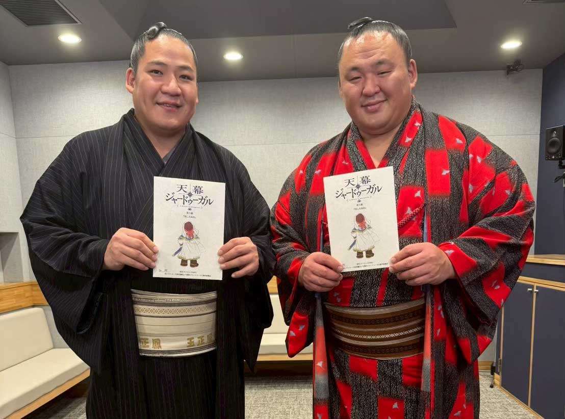 アニメ「天幕のジャードゥーガル」に声優として出演する玉正鳳関（左）と玉鷲関（c）トマトスープ（秋田書店）／天幕のジャードゥーガル製作委員会