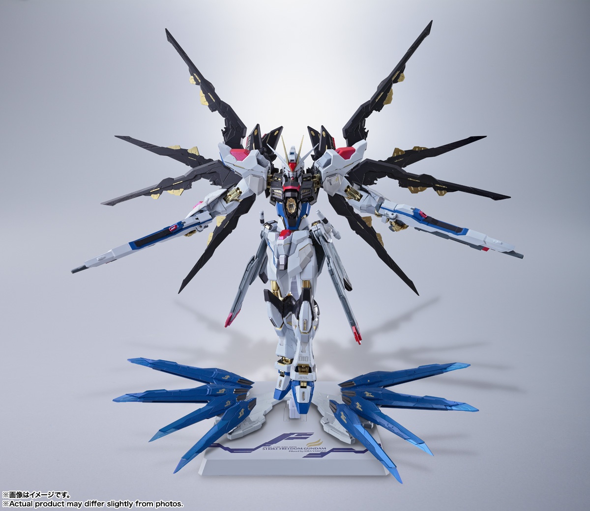 「機動戦士ガンダムSEED DESTINY」のストライクフリーダムガンダムのフィギュア「METAL BUILD ストライクフリーダムガンダム ＜リバイバル版＞」（C）創通・サンライズ