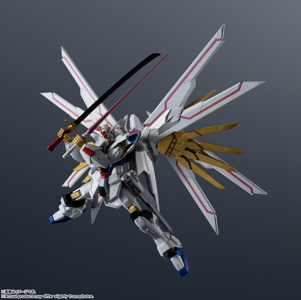 「機動戦士ガンダムSEED FREEDOM」のマイティーストライクフリーダムガンダムのフィギュア「GUNDAM UNIVERSE ZGMF／A-262PD-P MIGHTY STRIKE FREEDOM GUNDAM」（c）創通・サンライズ