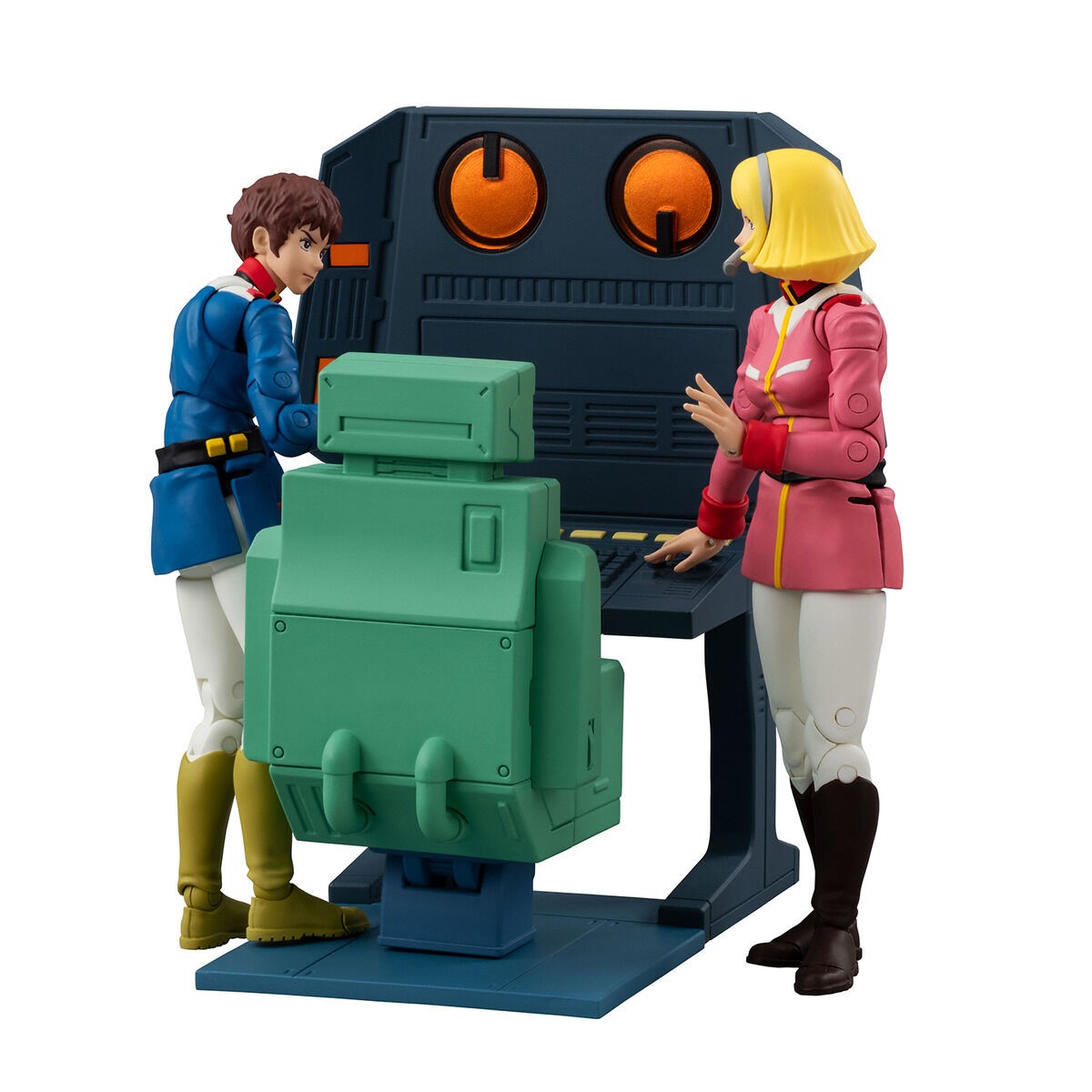 「機動戦士ガンダム」のアムロ・レイ、セイラ・マスのフィギュアと地球連邦軍ホワイトベースブリッジの通信士デスクのセット「G.M.G. COLLECTION EX 機動戦士ガンダム ホワイトベースブリッジ通信士デスクセット」（C）サンライズ