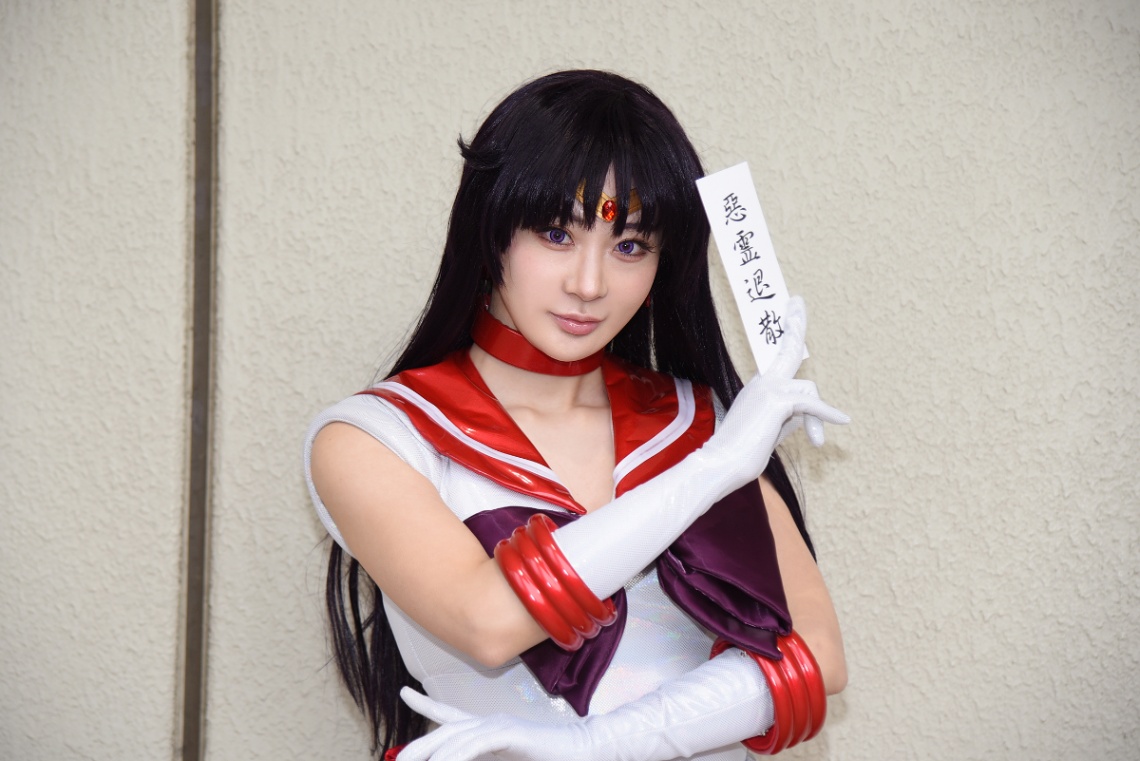 「美少女戦士セーラームーン」のセーラーマーズのコスプレを披露したJILIさん