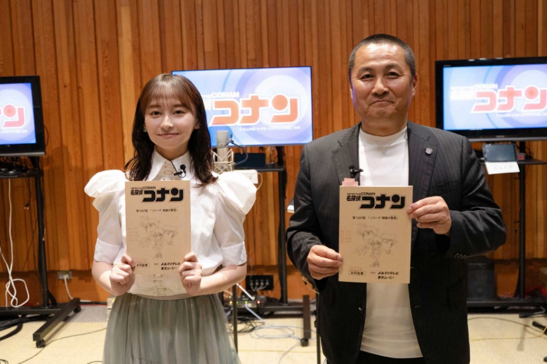 アニメ「名探偵コナン」とJリーグのコラボエピソード「Jリーグ 開幕の警笛」に出演する影山優佳さん（左）と森島寛晃さん（C）青山剛昌／小学館・読売テレビ・TMS 1996
