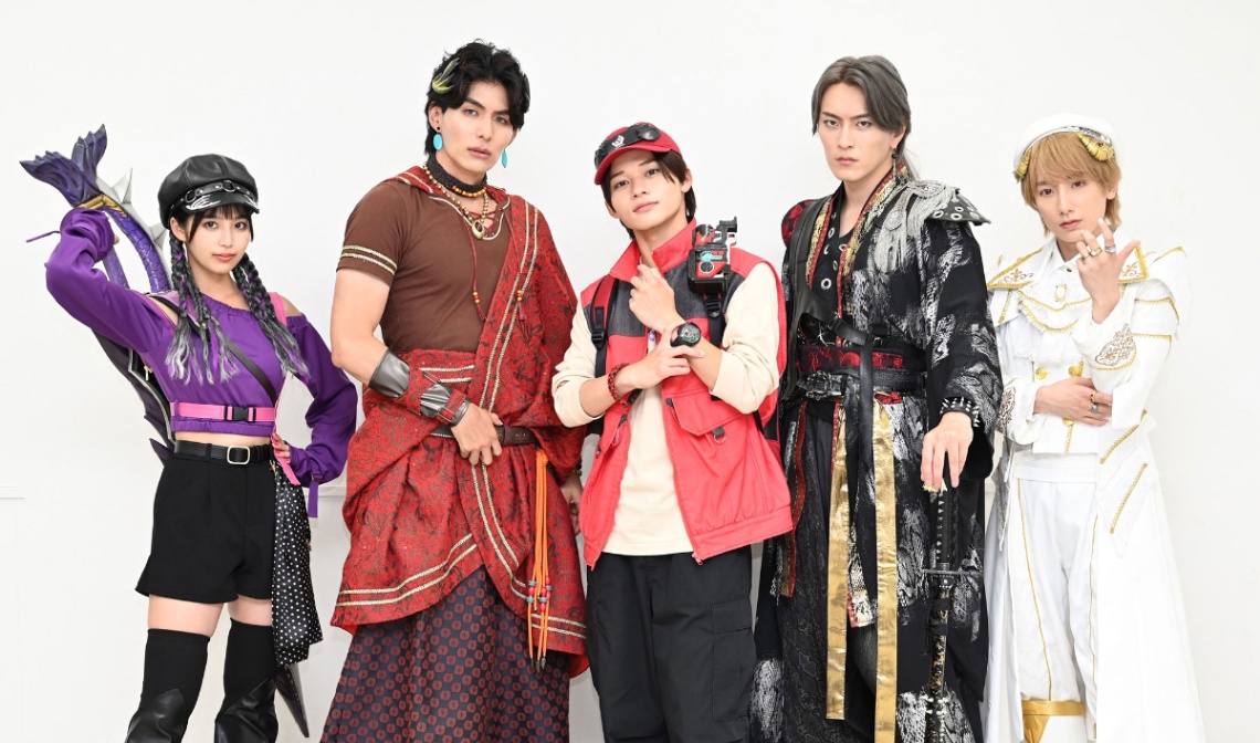 「角醒ハンター オメガホーン」に出演する(左から)糸瀬七葉さん、国上将大さん、楢原聖さん、田鶴翔吾さん、小西詠斗さん