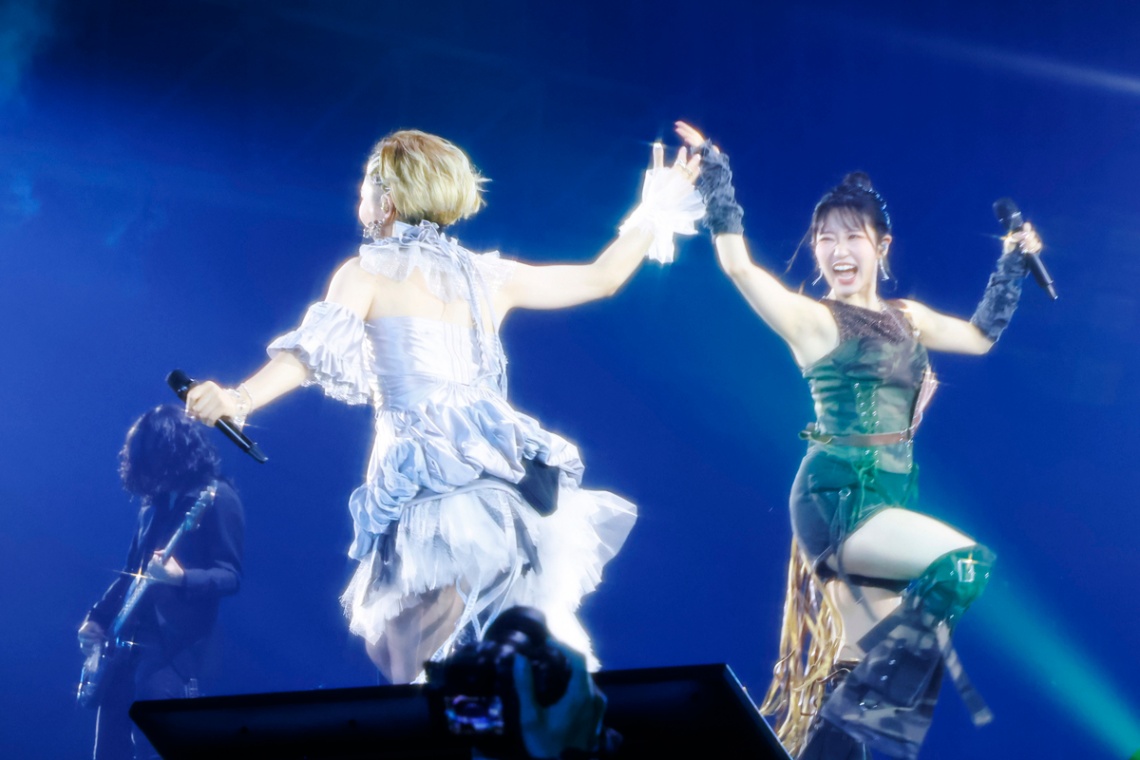「Animelo Summer Live 2026 -Messenger-」に登場した「岸田教団&THE明星ロケッツ」、東山奈央さん(C)Animelo Summer Live 2026