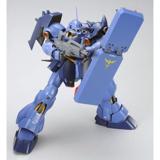 「機動戦士ガンダム 逆襲のシャア」のギラ・ドーガのガンプラ「MG 1/100 ギラ・ドーガ(レズン・シュナイダー専用機)」(C)創通・サンライズ