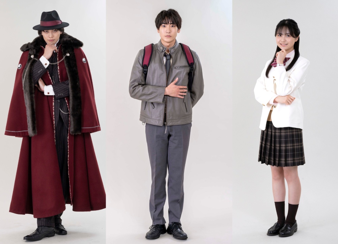 「仮面ライダーマイス」で、主人公・音澄宙を演じる秋谷郁甫さん(中央)と瑞生優菜役の堀川梨心さん(右)、嶺髙華武利/仮面ライダーマオウ役の東啓介さん (C)2026 石森プロ・テレビ朝日・ADK EM・東映