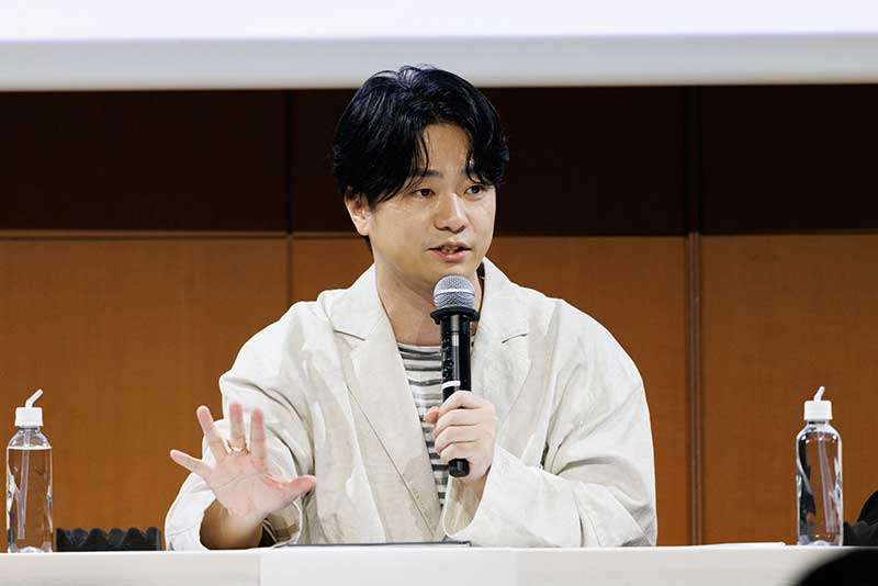 アニメ「コードギアス」シリーズのイベント「株式会社コードギアス 光和八年度 定時株主総会」に登場したルルーシュ役の福山潤さん