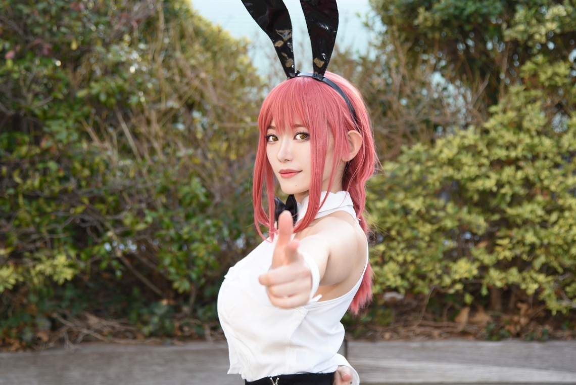 「チェンソーマン」のマキマのコスプレを披露したMayaさん