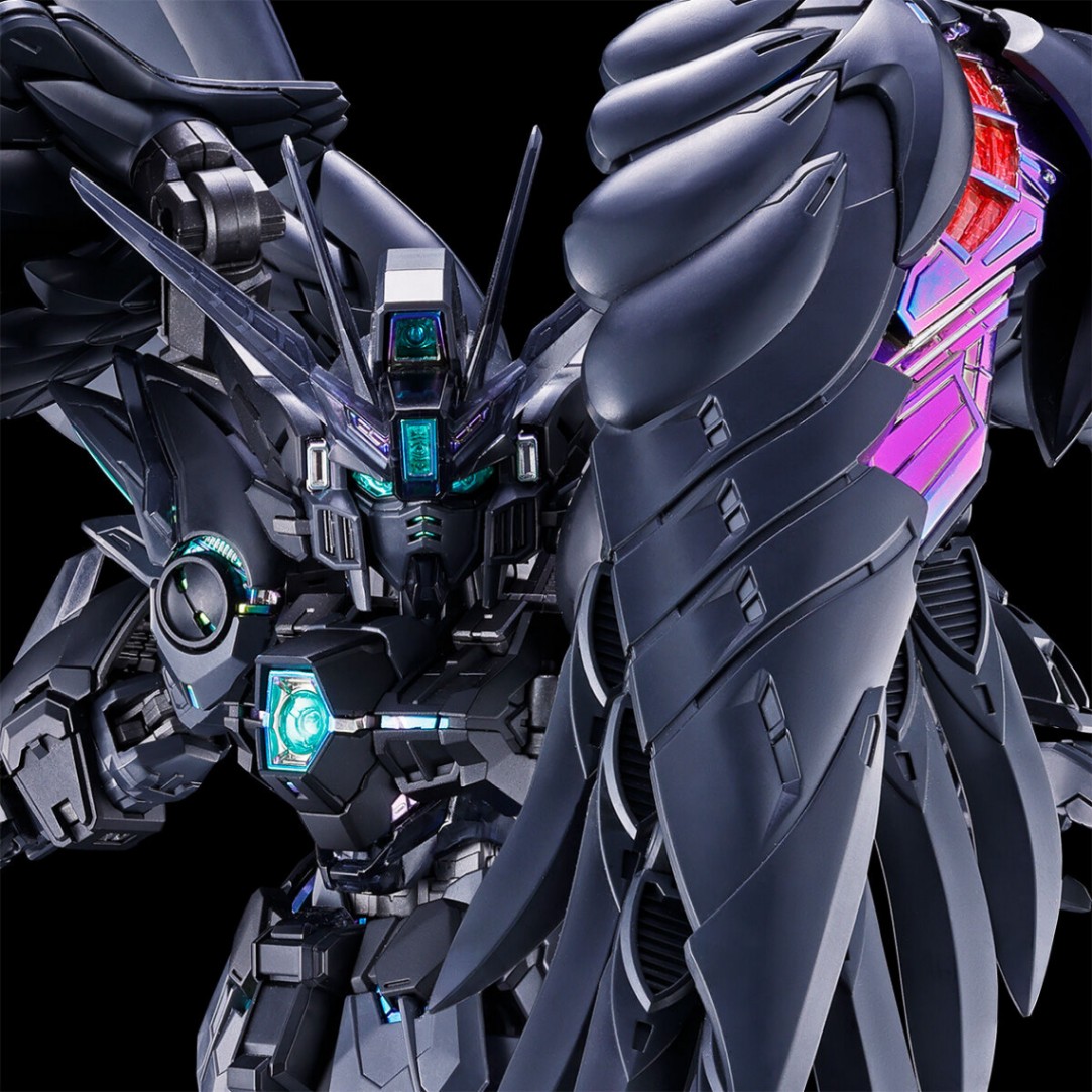 「新機動戦記ガンダムW Endless Waltz」のウイングガンダムゼロ EWのガンプラ「MGSD ウイングガンダムゼロ EW［ストラクチャルコーティング／ブラック］」（C）サンライズ