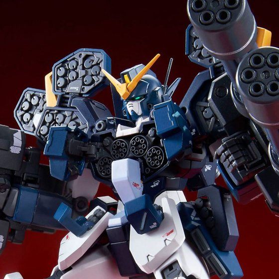 「新機動戦記ガンダムW Endless Waltz」のガンダムヘビーアームズ改のガンプラ「MG 1/100 ガンダムヘビーアームズ改 EW」(C)創通・サンライズ