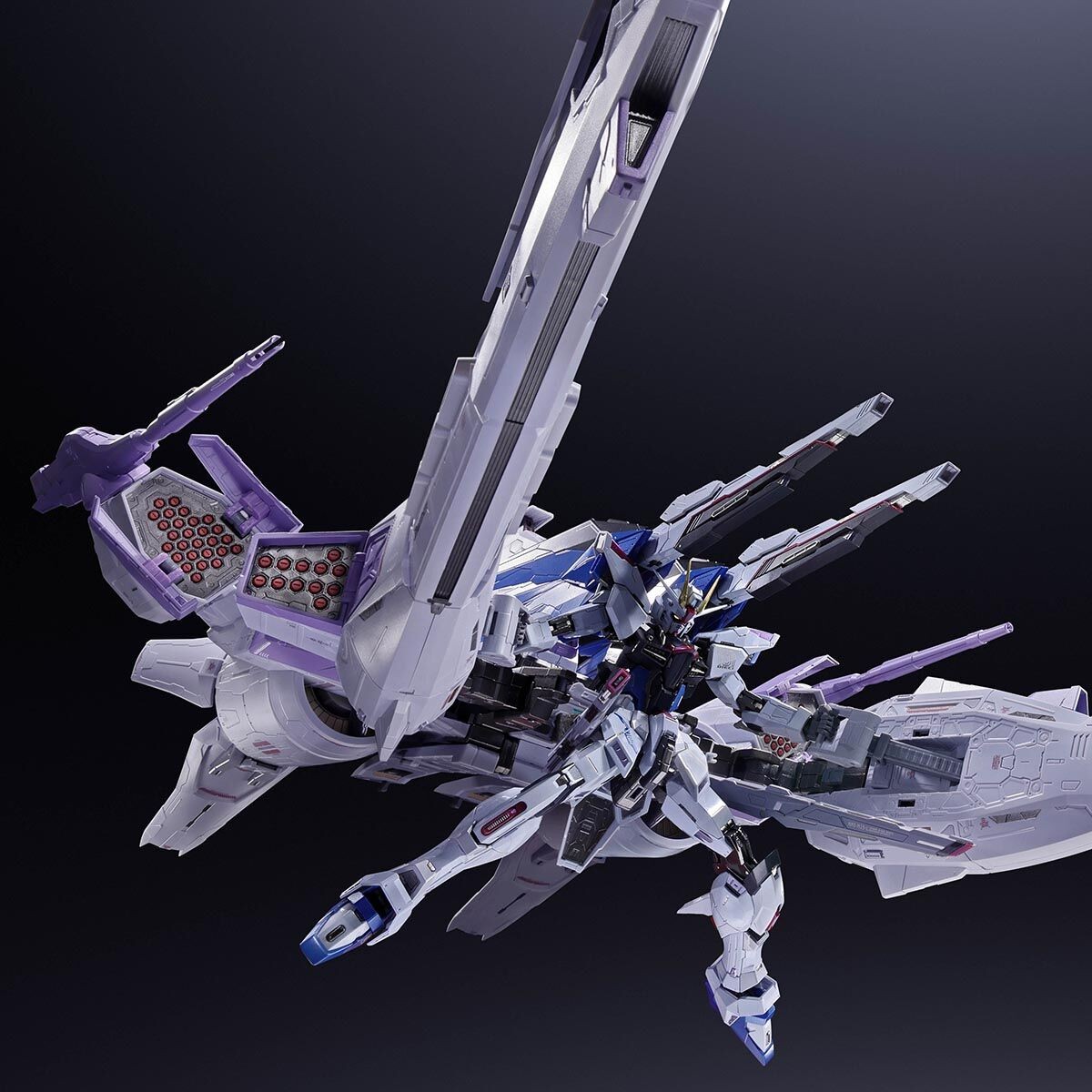 「機動戦士ガンダムSEED」シリーズのミーティアのフィギュア「METAL BUILD ミーティア」(C)サンライズ