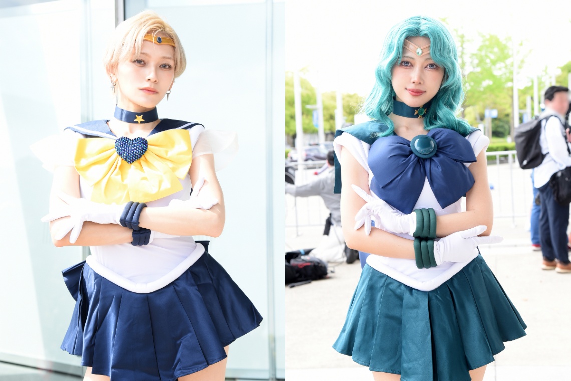 「美少女戦士セーラームーン」のセーラーウラヌスに扮するかなでさん(左)と、セーラーネプチューンに扮するありかみうさん