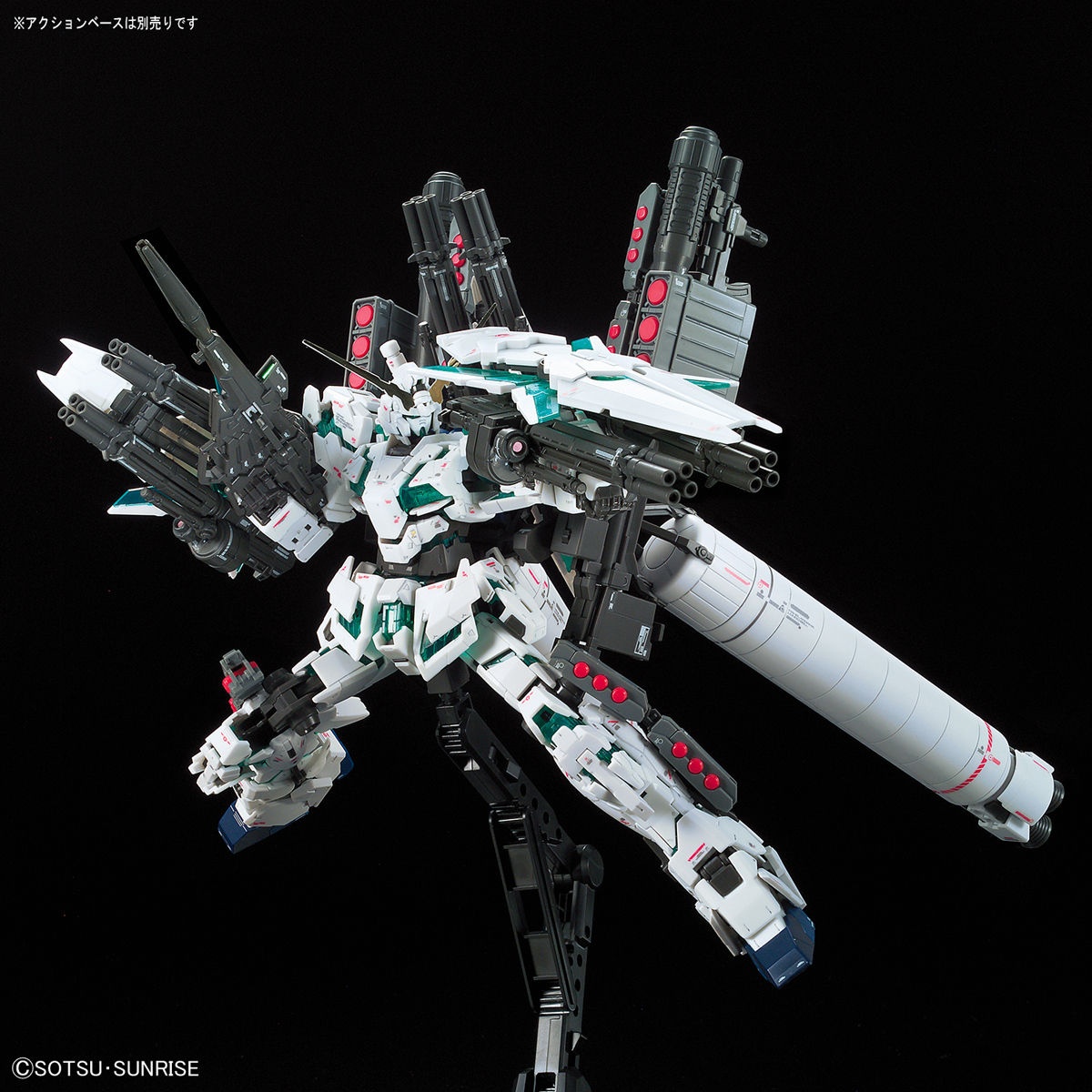 「機動戦士ガンダムUC」のフルアーマー・ユニコーンガンダムのガンプラ「RG 1／144 フルアーマー・ユニコーンガンダム」（C）創通・サンライズ