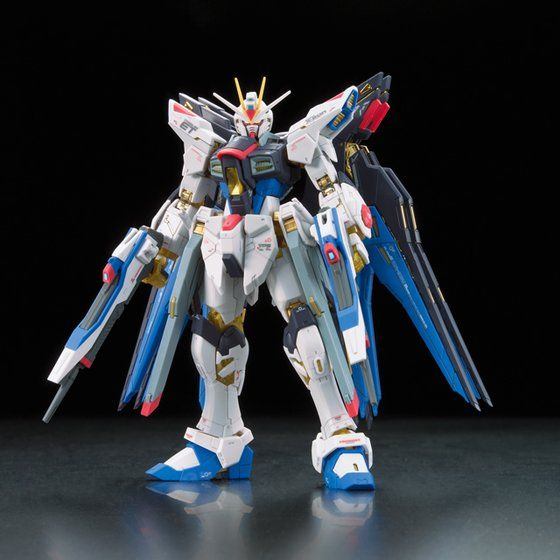 「機動戦士ガンダムSEED DESTINY」のストライクフリーダムガンダムのガンプラ「RG 1／144 ストライクフリーダムガンダム」（C）創通・サンライズ