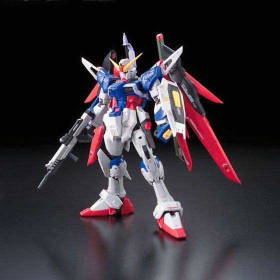「機動戦士ガンダムSEED DESTINY」のデスティニーガンダムのガンプラ「RG 1／144 デスティニーガンダム」（C）創通・サンライズ