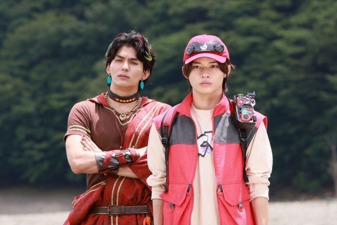 「角醒ハンター オメガホーン」第4話「解き放て！炎角VS斬角！」の一場面（C）テレビ朝日・東映AG・東映